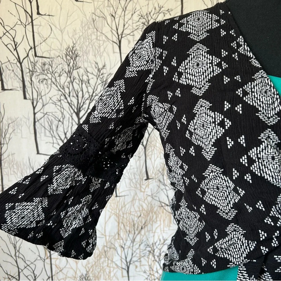 3/4 Bell Sleeves Cropped Shrug Bolero Cardigan Xhilaration Black and White Boho - Picture 5 of 12